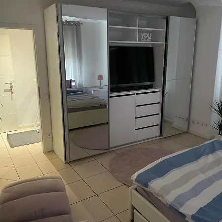 Private With Garden 2 Bedrooms 1 Bathroom Complete Apartman *