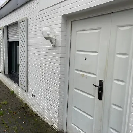 Apartman Private With Garden 2 Bedrooms 1 Bathroom Complete