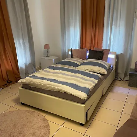Private With Garden 2 Bedrooms 1 Bathroom Complete Apartman