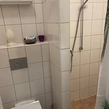Private With Garden 2 Bedrooms 1 Bathroom Complete Lägenhet