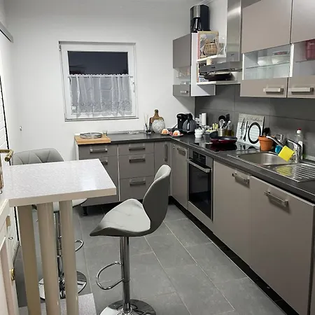 Private With Garden 2 Bedrooms 1 Bathroom Complete Norderstedt